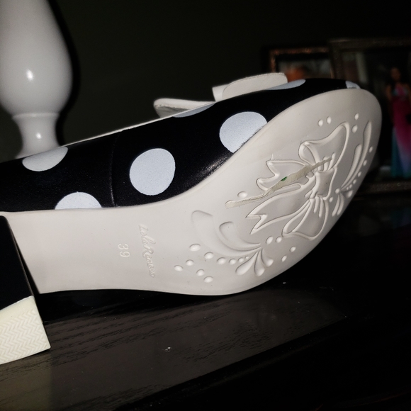 Shoes - Picture 2 of 4